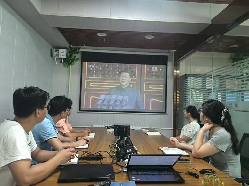 公司在津员工组织观看抗战胜利80周年阅兵